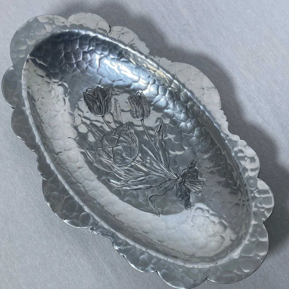 Vintage Rodney Kent Hammered Aluminum Tulip Tray 406 Hand Wrought Creations
